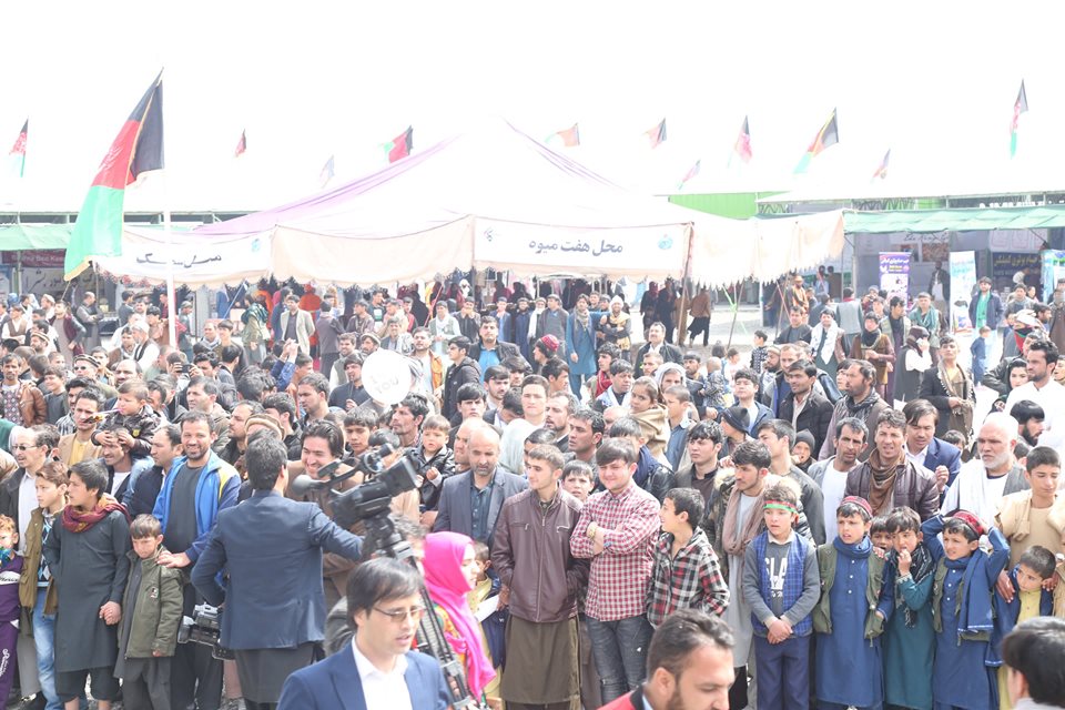 دـخپلواکۍ_جشن_او_دـکرنیزو_محصولاتو_نندارتون