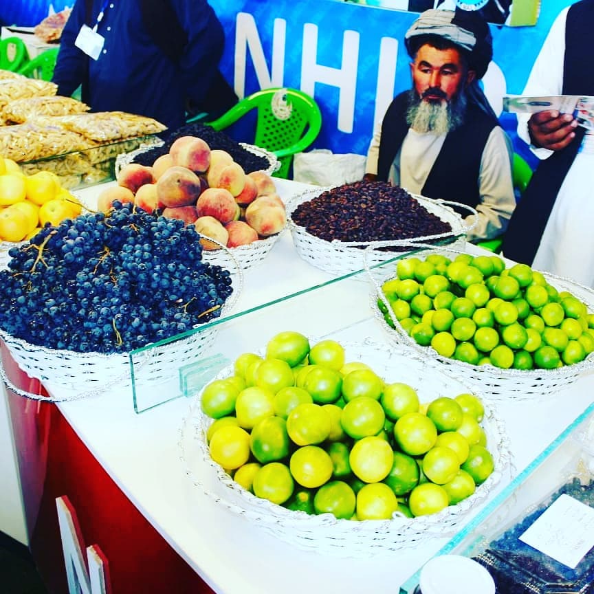 تازه میوه! #جشن_استقلال_و_نمایشگاه_محصولات_زراعتی #بادام_باغ_کابل