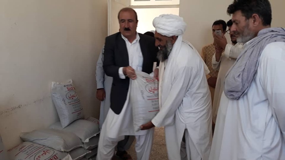 Nimruz Gardeners Receive Chemical Fertilizer