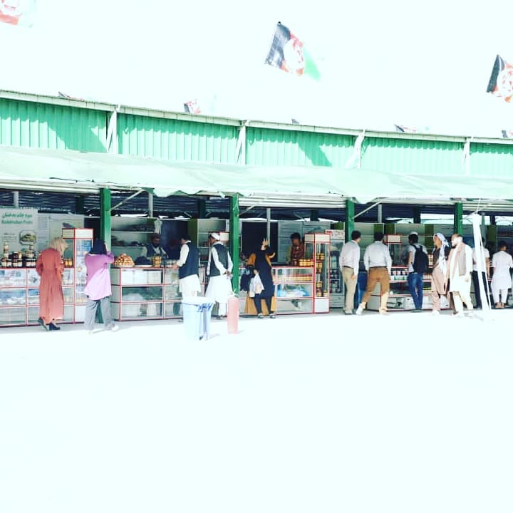 صنایع دستی زنان در نمایشگاه بادام‌باغ