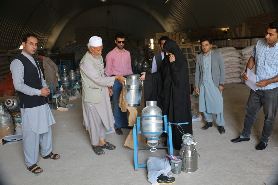 ۳۱۰ کیت بهداشتی شیر به زنان مالدار در زون غرب توزیع شد