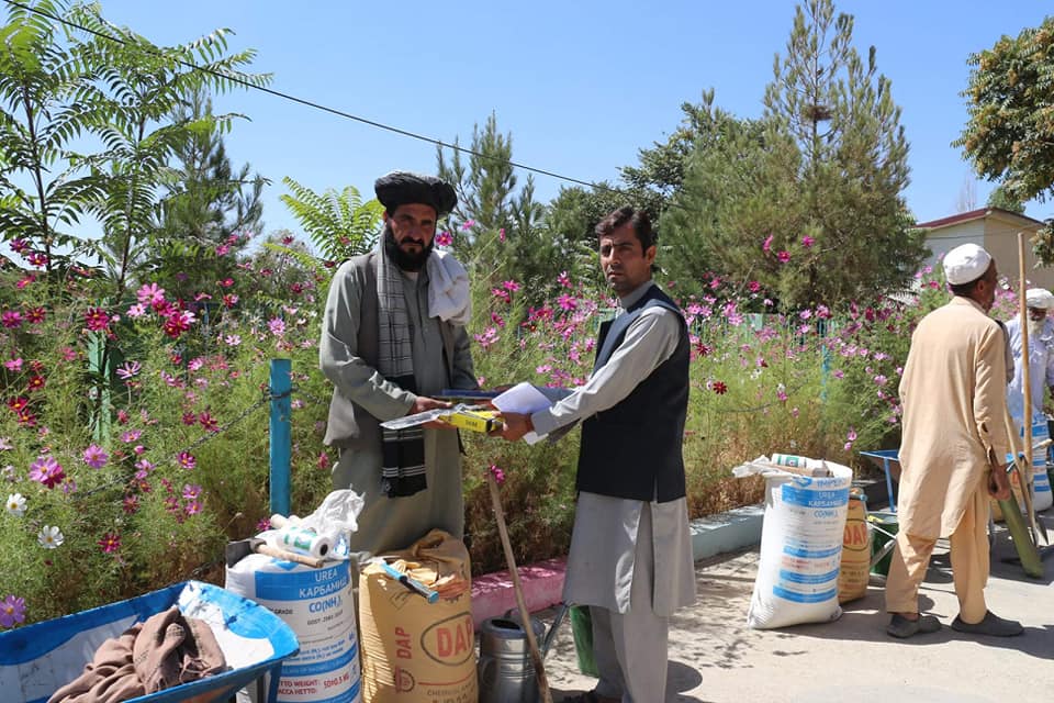 پکتیا کې پر یوشمېر قوریه لرونکو د قوریې جوړولو اړونده توکي ووېشل شوې