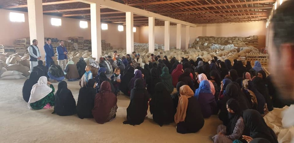 200 Daikundi Destitute Families Receive Wheat