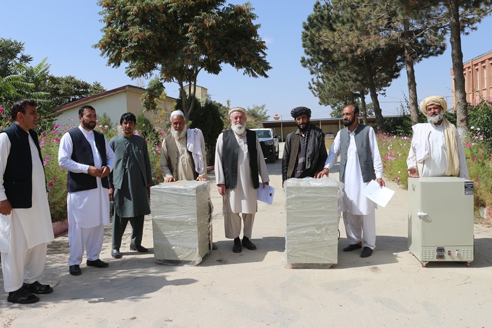 پکتیا کې پر یوشمېر زعفران کارانو د زعفرانو وچوولو دستګاوې ووېشل شوې
