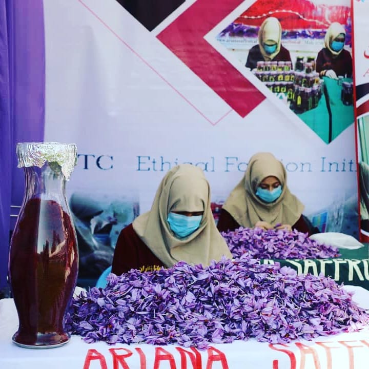 هرات کې د زعفران ګل پنځمه جشنواره او د زعفراني او سیمه ییزو خوړو نندارتون.