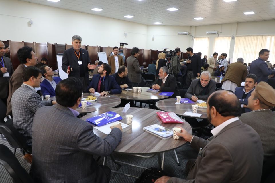 آلبوم تصویری از گروپ‌های کاری کنفرانس رشد زراعت! این گروپ‌ها روی انکشاف نباتات تیلی، جنگل‌ها، حبوبات، سبزی‌ها، غله‌‌ها، لبنیات، مالداری، میوه‌های تازه، میوه‌های خشک و نباتات طبی صحبت نموده و طرح‌های خویش را شریک ساختند.