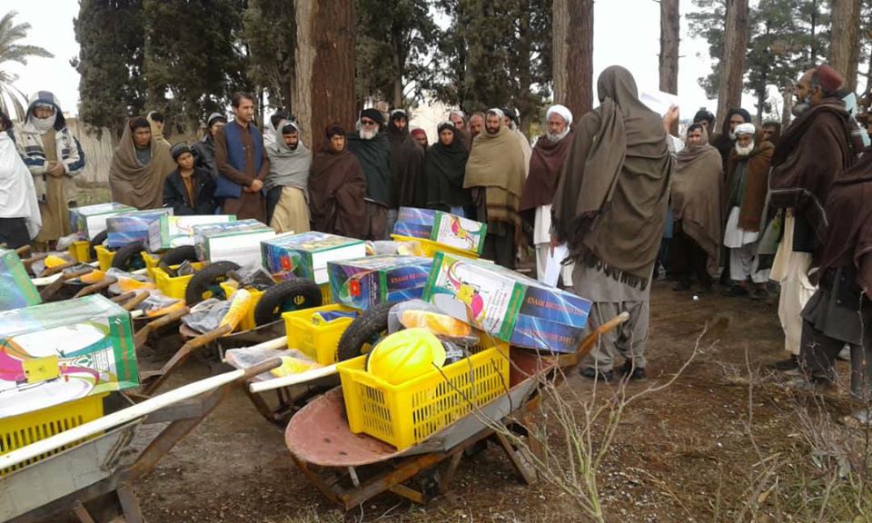 نهرسراج کې پر ۱۱۰ مخکښو بزګرانو اړین توکي ووېشل شوې