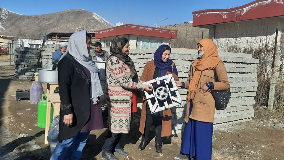  توزیع وسایل پروسس اچار، چتنی و مُربا به ۱۱ خانم