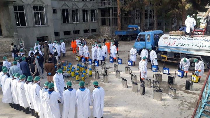 ریاست زراعت، آبیاری و مالداری ولایت فاریاب با توظیف ۱۷ نفر کارگر و با استفاده از ۵۰ پایه ماشین محلول‌پاش بخاطر وقایه و جلوگیری از شیوع از ویروس کرونا جاده‌های مرکز این ولایت را دواپاشی کرد.