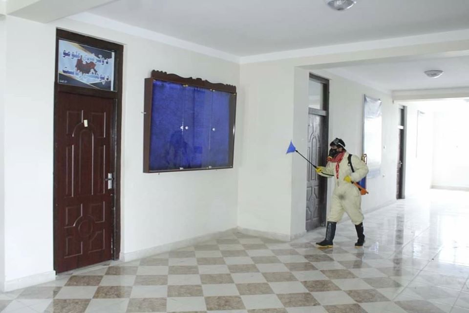 تمام ادارات و کوچه‌های شهر کندز توسط ریاست زراعت، آبیاری و مالداری ضدعفونی می‌شود.