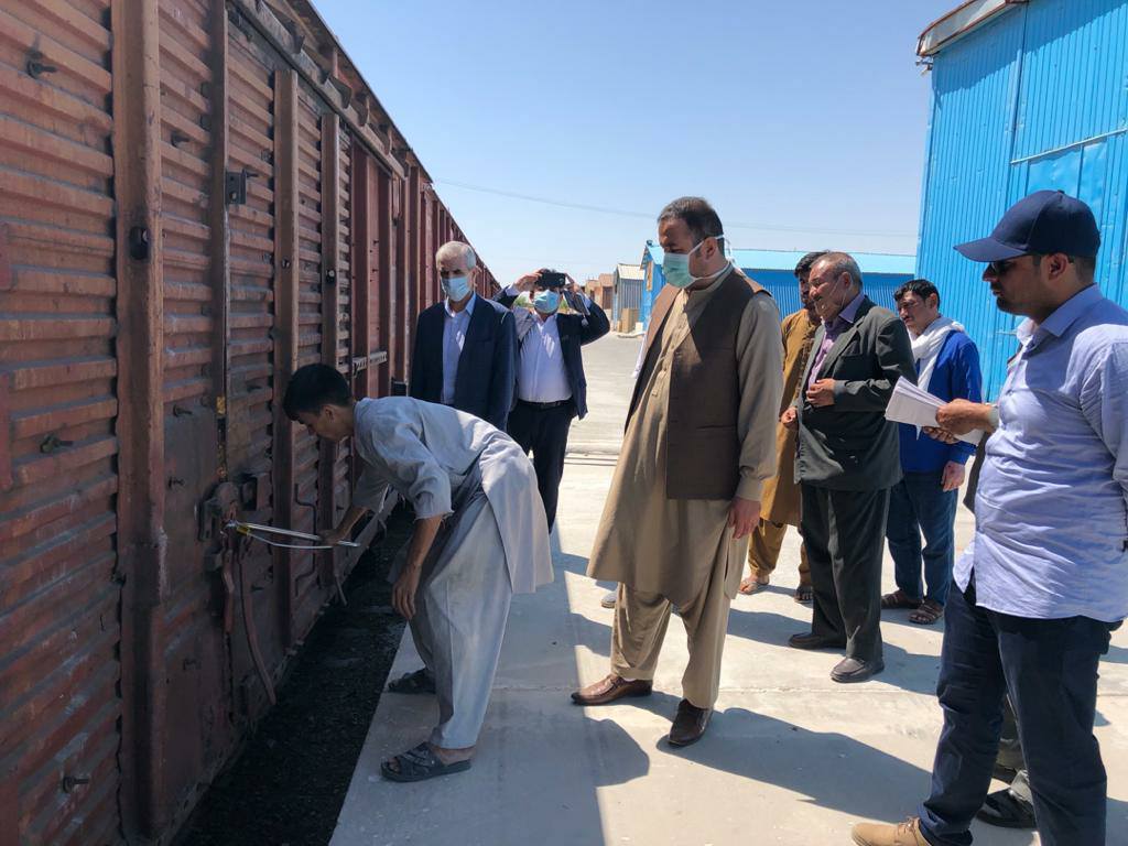 د قزاقستان ۳۰ واګونه مرسته شوي خوراکي توکي بلخ ته ورسېد