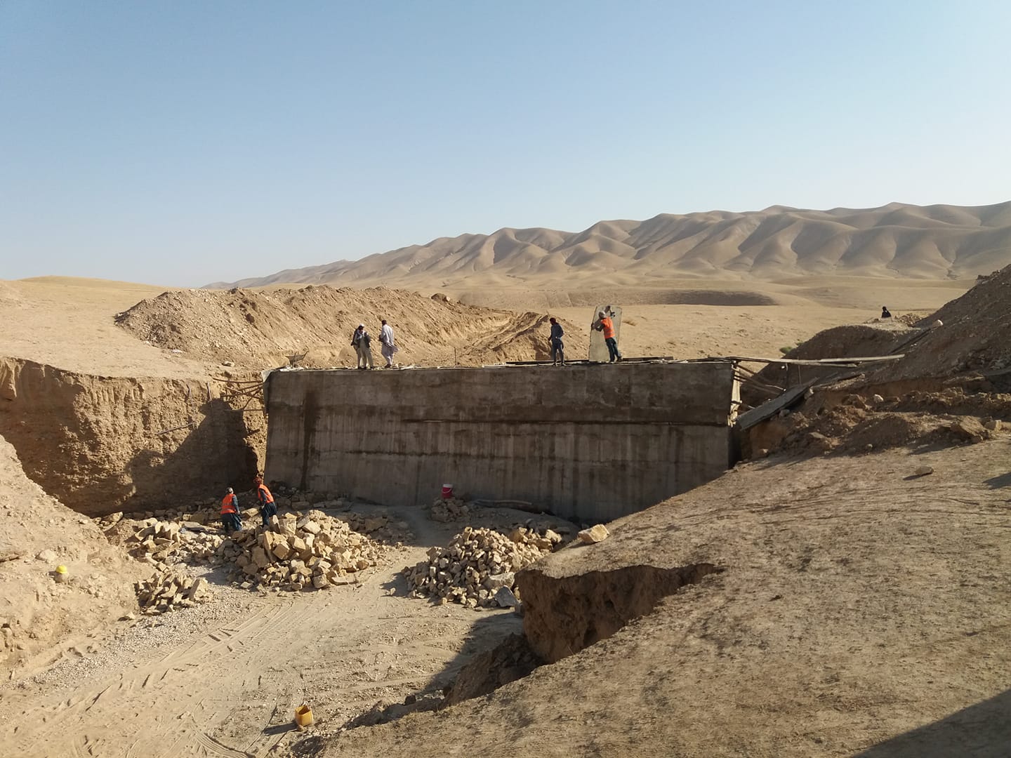 په ۱۸ ولایتونو کې د اوبو د کنټرول په پار د ۲۰۰ وړو چکډمونو رغنیزې چارې روانې دي