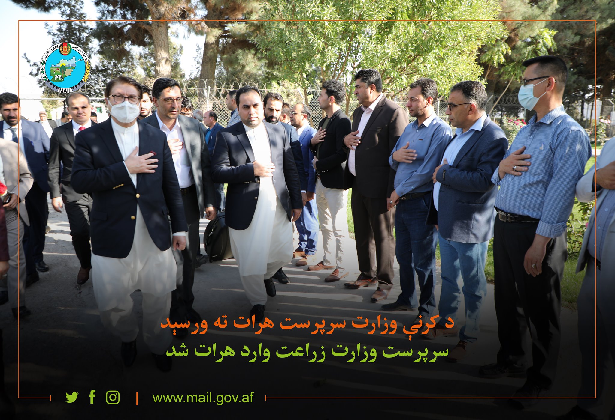 هرات ولایت ته د کرنې وزارت سرپرست او نوماند وزیر سفر د انځور په ژبه