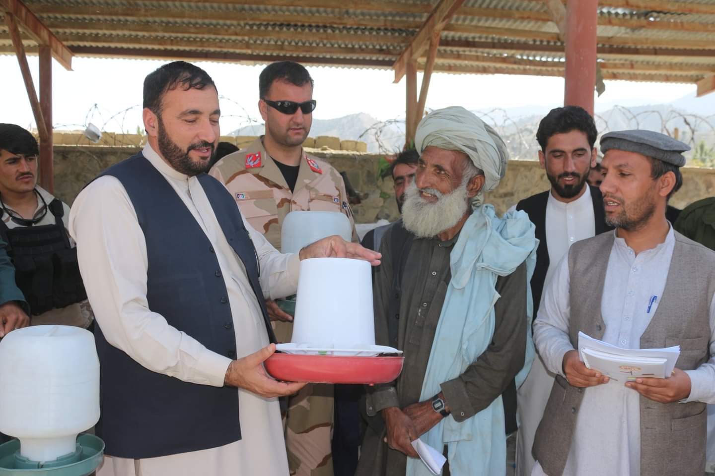 د پکتیا وزې ځدراڼ کې ۱۴۴ بېوزله کورنیو ته د چرګانو واړه کورني فارمونه جوړ شول