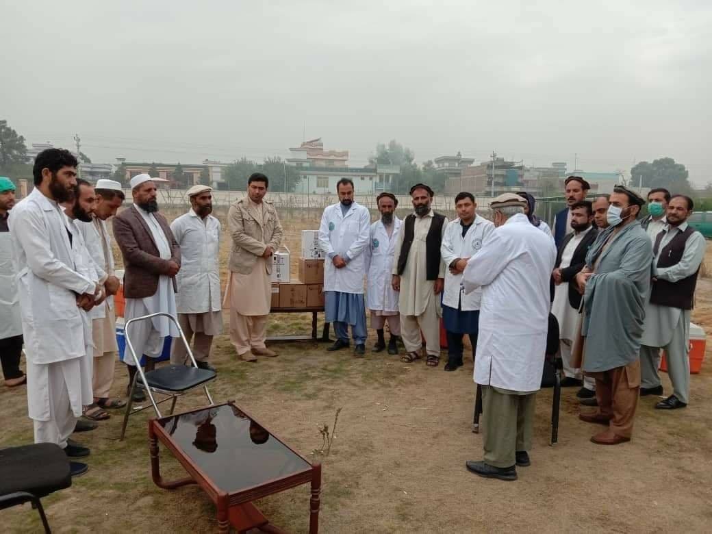 ننګرهار کې نږدې دوه ميليونه افغانيو په مالي لګښت شاوخوا ۲۰۰ زره حيواناتو ته د واکسین تطبیق پيل شو.