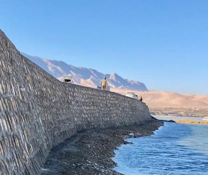 کار یک دیوار محافظتی در میدان‌وردک پایان یافت