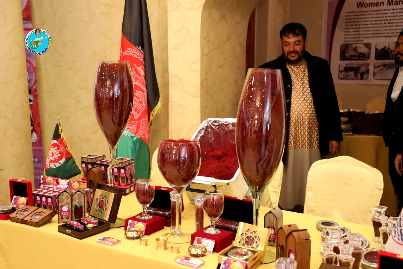 Large exhibition of saffron according to the picture 