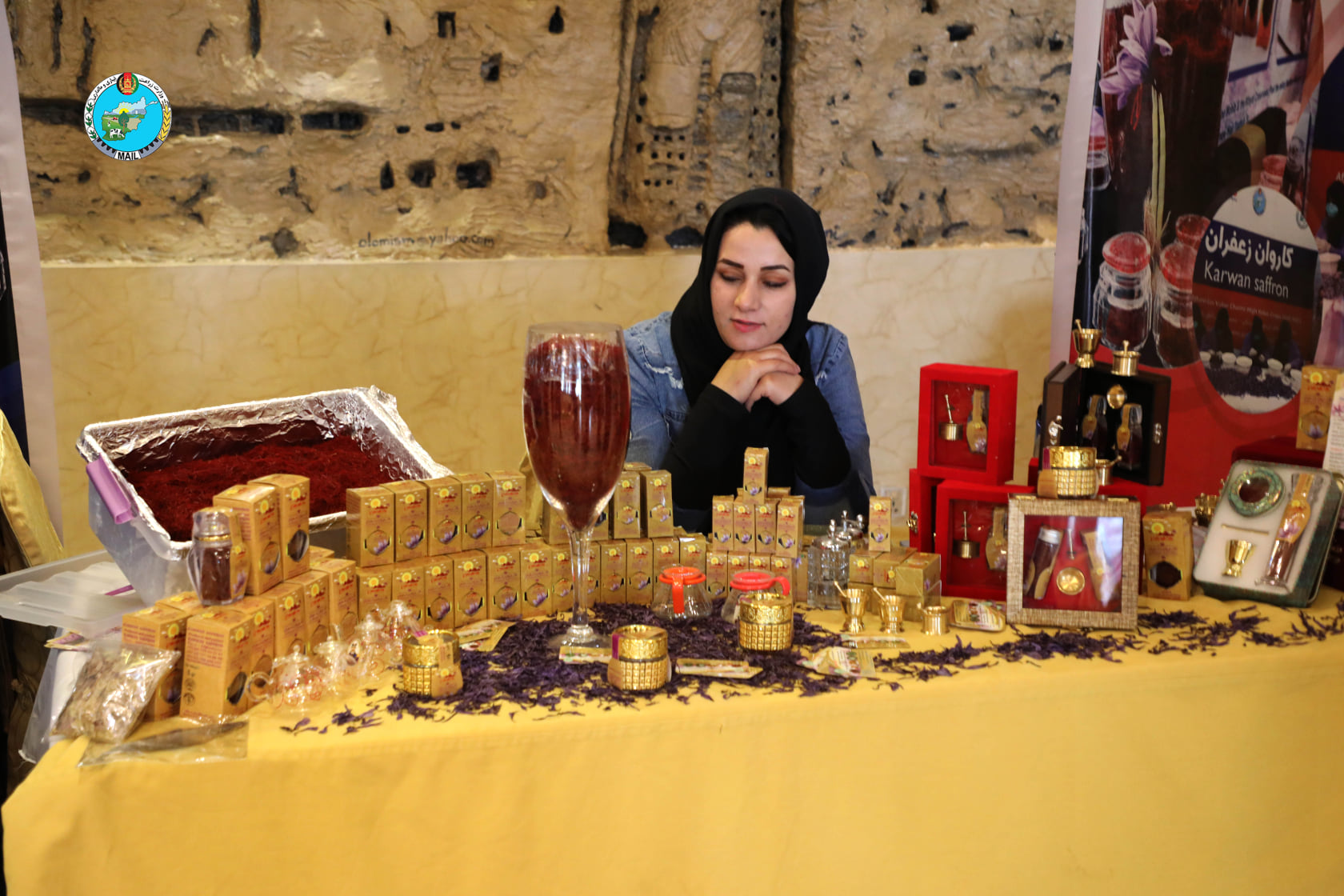 Large exhibition of saffron according to the picture 