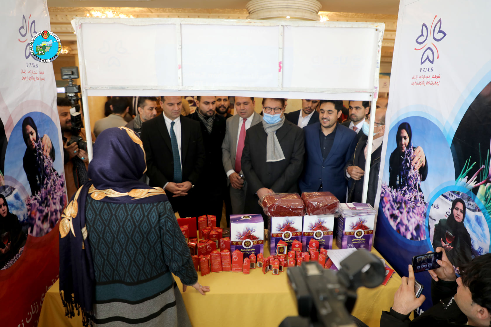 Large exhibition of saffron according to the picture 