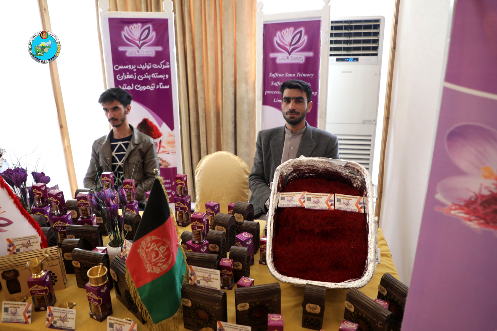 Large exhibition of saffron according to the picture 