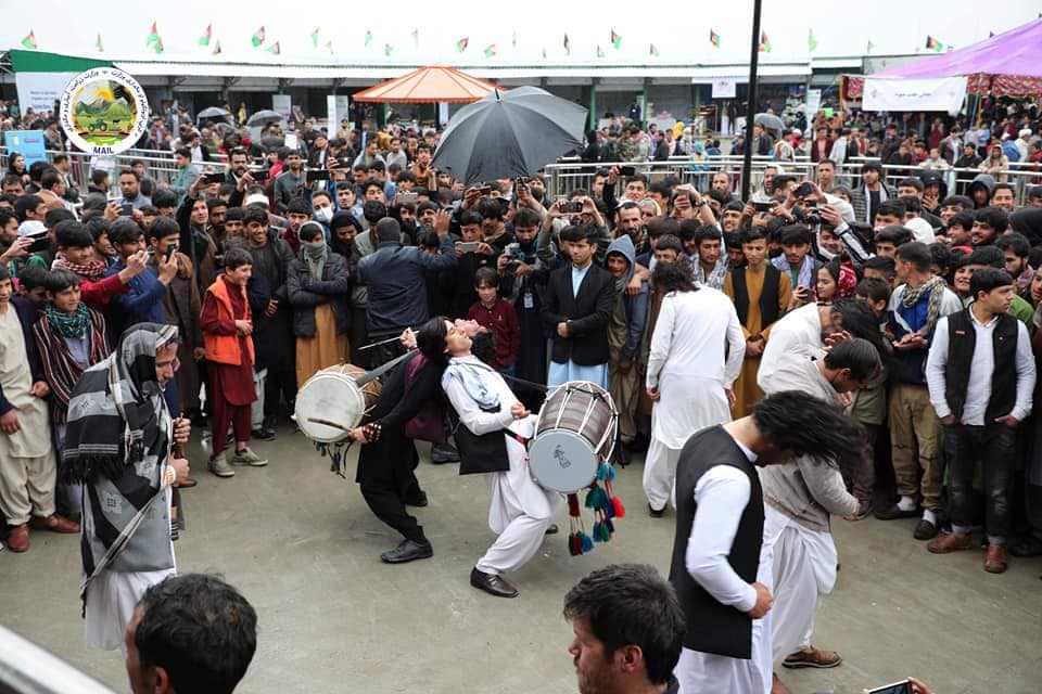 بادام‌باغ کې د کرنيزو محصولاتو د نندارتون لومړی ورځ دا نندارتون د وري تر پنځمه د پنج شنبې ورځې تر پايه ادامه لري.