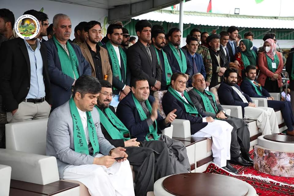 بادام‌باغ کې د کرنيزو محصولاتو د نندارتون لومړی ورځ دا نندارتون د وري تر پنځمه د پنج شنبې ورځې تر پايه ادامه لري.