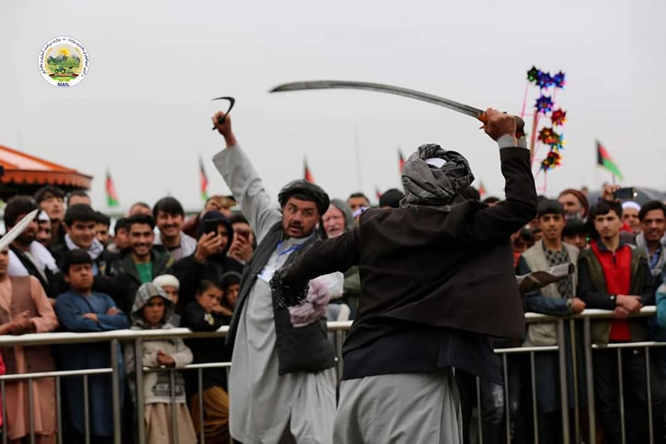 بادام‌باغ کې د کرنيزو محصولاتو د نندارتون لومړی ورځ دا نندارتون د وري تر پنځمه د پنج شنبې ورځې تر پايه ادامه لري.