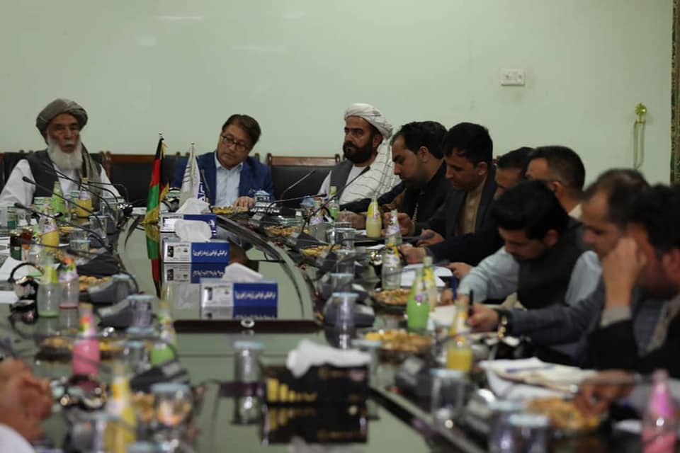 Ahady meets with a number of traders and Officials of Agricultural Companies