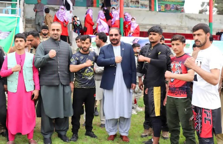 په کندز کې د بزګر مېلې د انځور په ژبه
