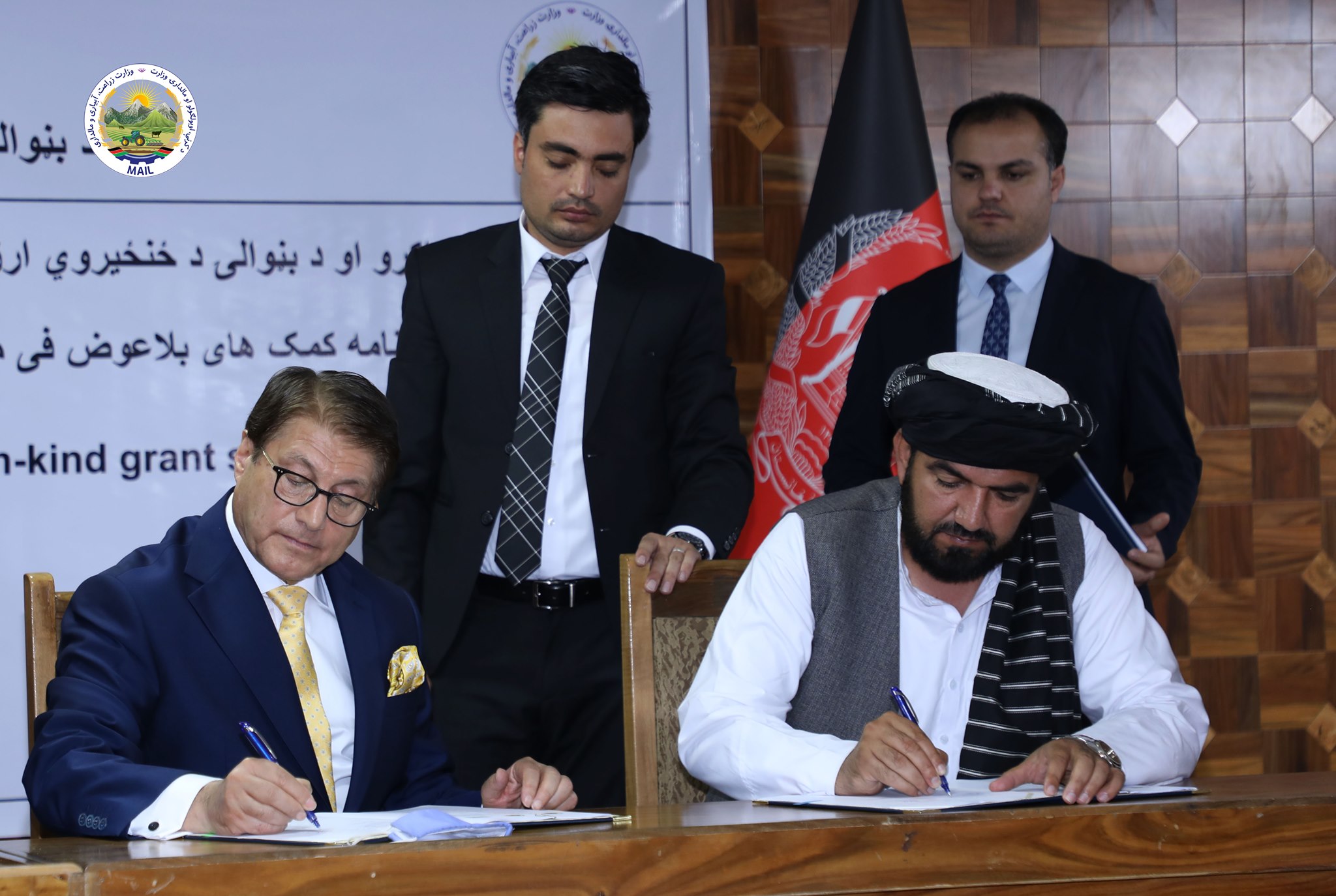 The construction contract of two Peanuts processing factories and Raisins signed by the Ministry of Agriculture