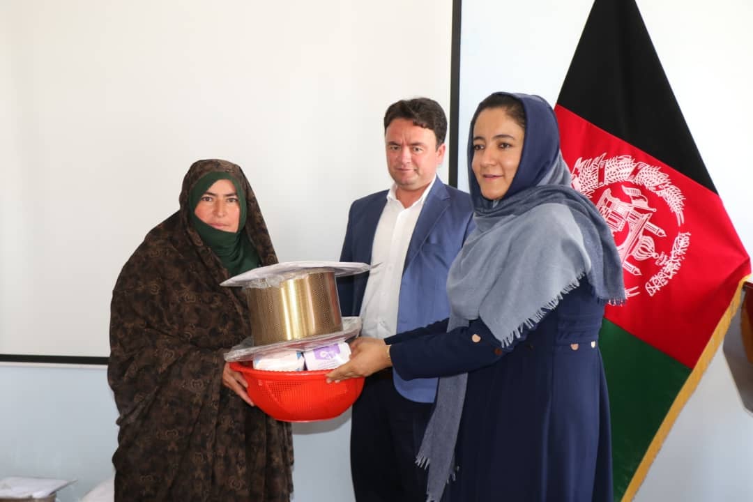 Distribution of Agricultural packages for 70 Saffron workers in Daikundi