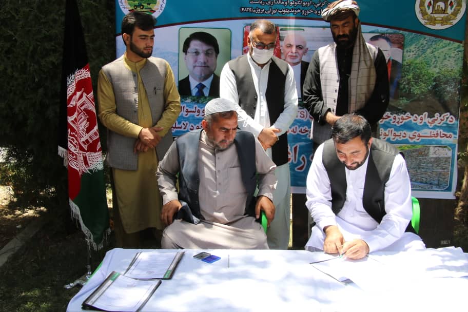 پکتیا کې د لسو استنادي دېوالونو د رغولو تړونونه لاسلیک شول