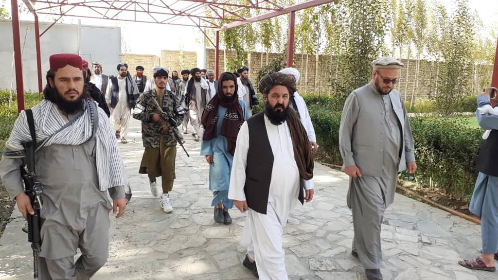 بازدید رهبری وزارت زراعت از فارم مرغداری و تولید دانه مرغ افغان معیار