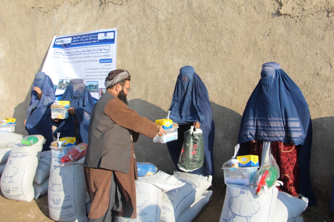 برای بیش از ۷۰ خانم بی‌بضاعت در جوزجان فارم مرغ‌داری ساخته شد