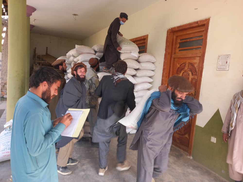 د کنړ ولایت غازي اباد ولسوالۍ کې له زر تنه جنګوځپلو سره مرسته وشوه