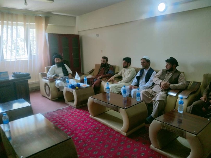 د ننګرهار د کرنې رييس د اراضي او کډسټر کارکوونکو سره غونډه وکړه