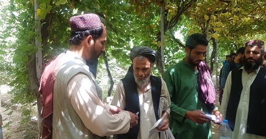 توزیع پول برای ۸۷۵ نفر در ولسوالی علی آباد ولایت کندز