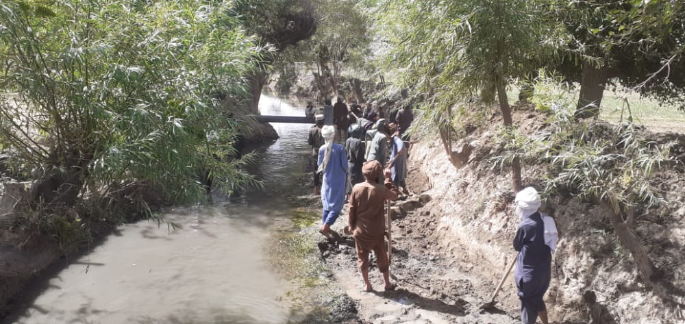 هلمند کې د ٨ کیلو متره فرعي کانالونو د پاکولو چارې بشپړ او ګټې اخیستنې ته وسپارل شول 