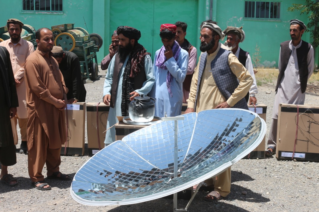 پکتیا کې د ځنګلوالۍ پر ۵۰ ټولنو لمریز پخلنځي ووېشل شول