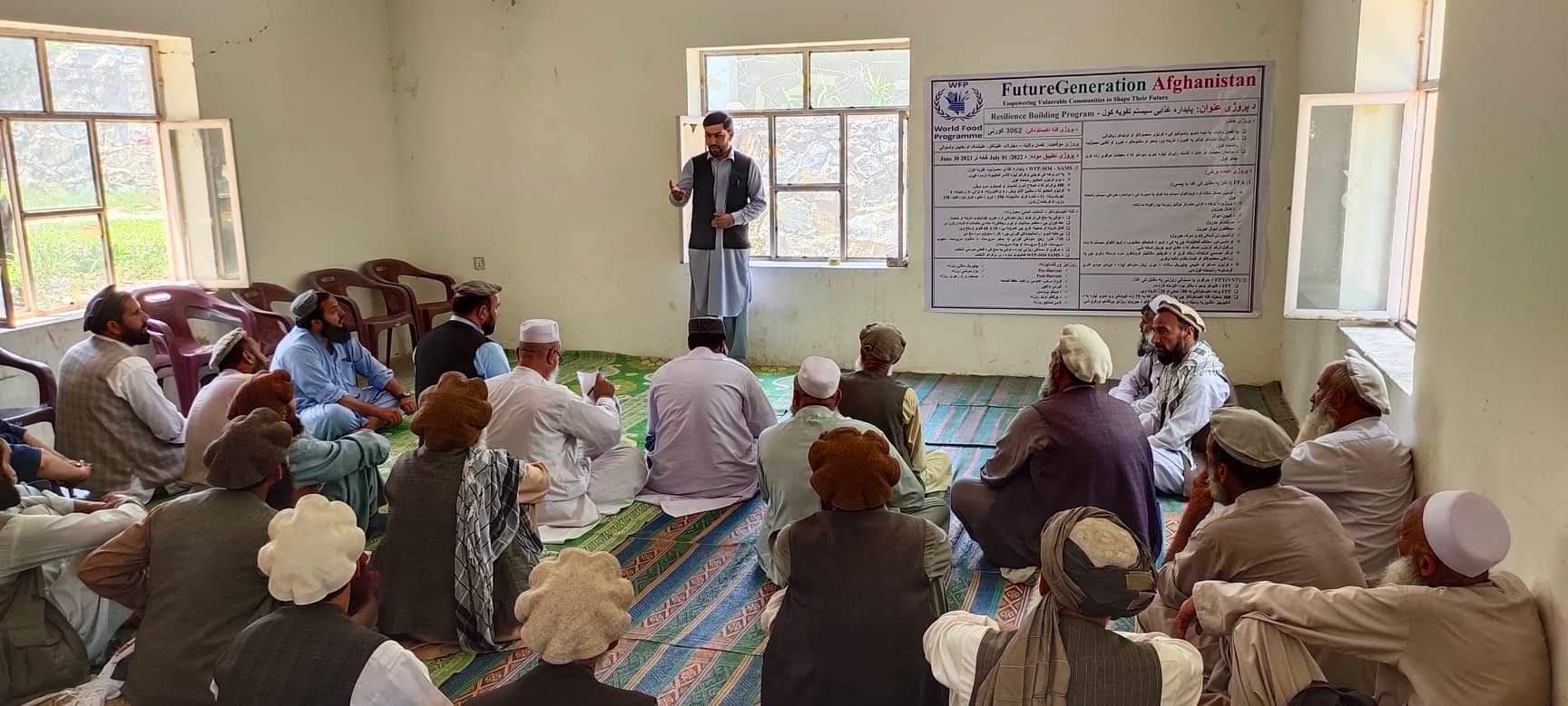 د لغمان الینګار ولسوالی کې د څلورو بنسټیزو پروژو په پلي کولو سره سلګونو کسانو ته د کار زمینه برابرېږي