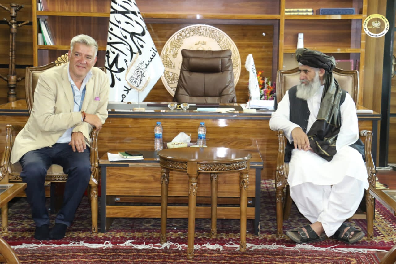 د FAO ادارې مشر د ننګرهار والي سره په کتنه کې ددې ولایت د کرنيز سکټور پر پياوړتيا خبرې وکړې 