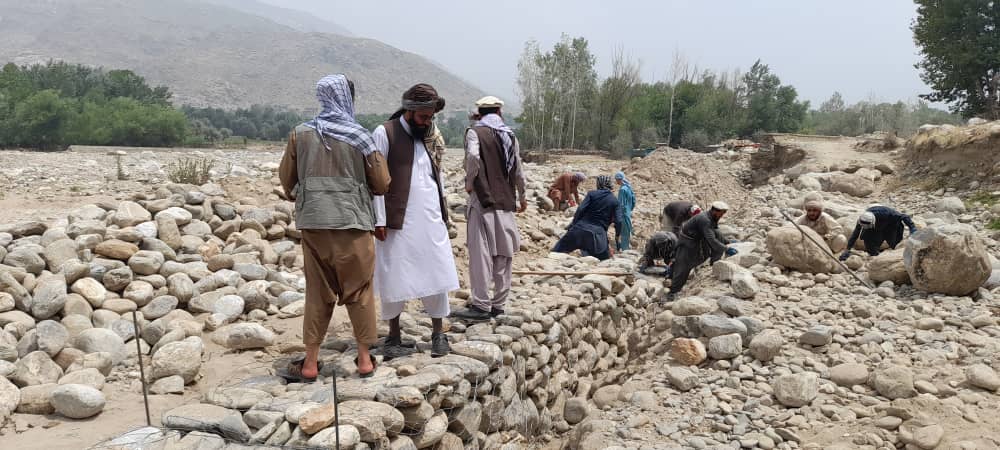 کار ساخت یک دیوار استنادی در نجراب جریان دارد 