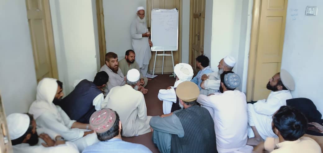 ننګرهار کې د څارویو ویروسي ناروغۍ په اړه یوشمېر مالداران وروزل شول