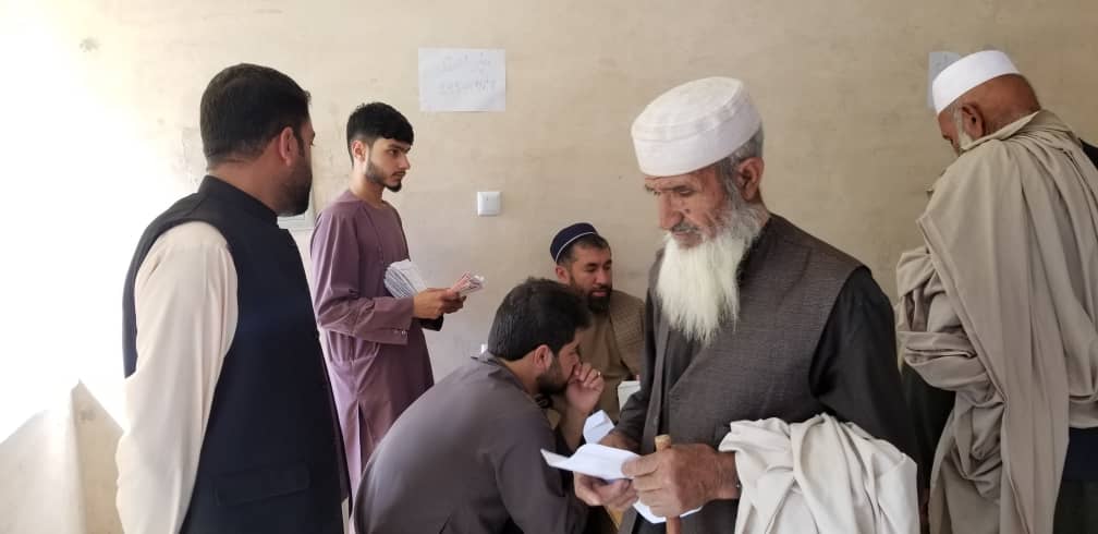 توزیع پول برای ۴۶۸  تن از کارگان ولسوالی خاک‌جبار کابل