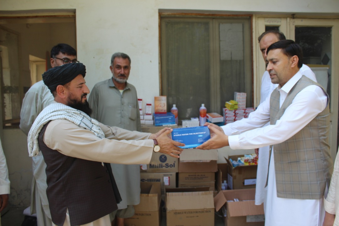 د ننګرهارکانال ریاست سره د UHI مؤسسې له خوا د ۳۱ قلمه بېلابېلو درملومرسته وشوه 