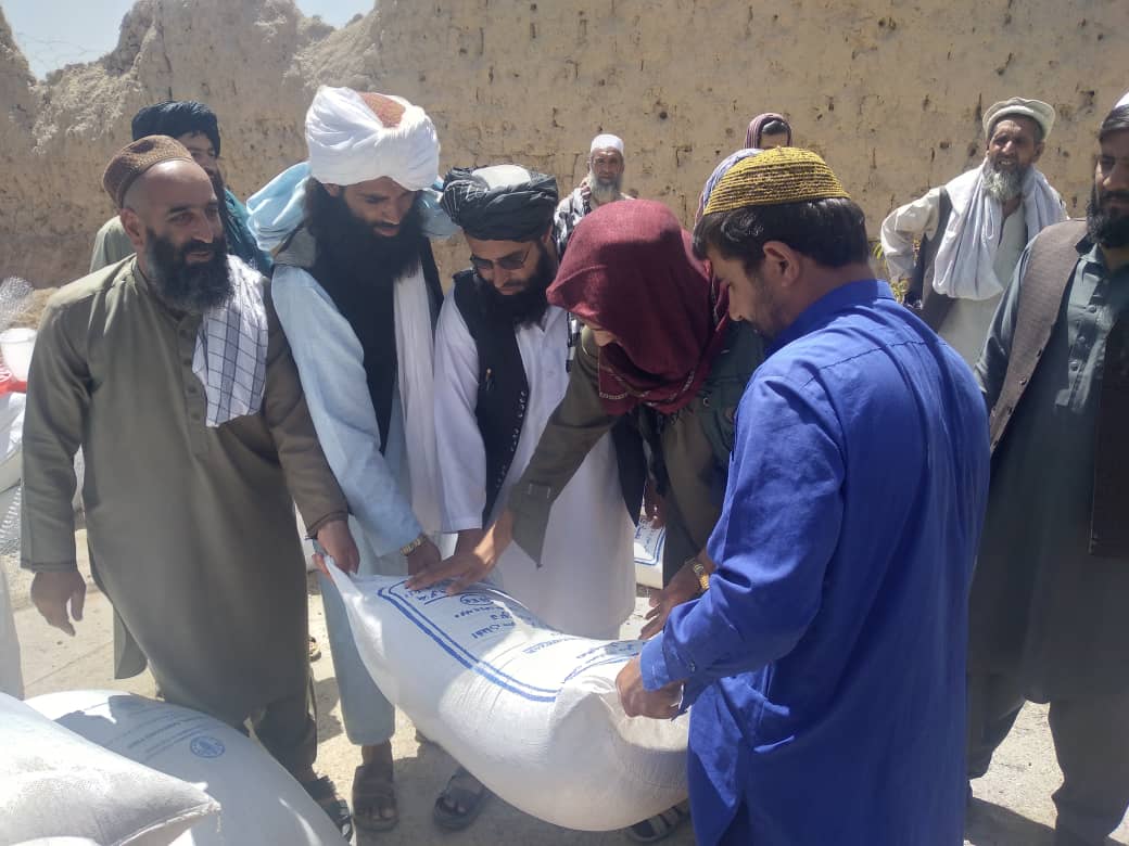 دلوګر په محمدآغې ولسوالۍ کې ۳۰۰ اړمنو کورنيو ته د چرګانونه واړه فارمونه جوړشول