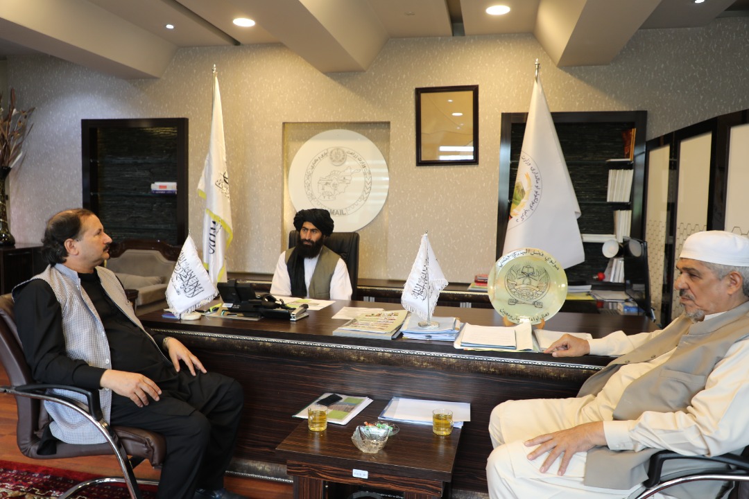 دکرنې وزارت مالي او اداري مرستيال له عراقي او پاکستاني سوداګرو سره وکتل