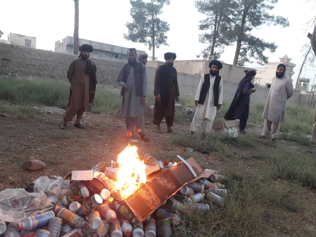 د هلمند په ګرشک ولسوالۍ کې بې کیفیته حیواني او نباتي درمل له منځه یوړل شول