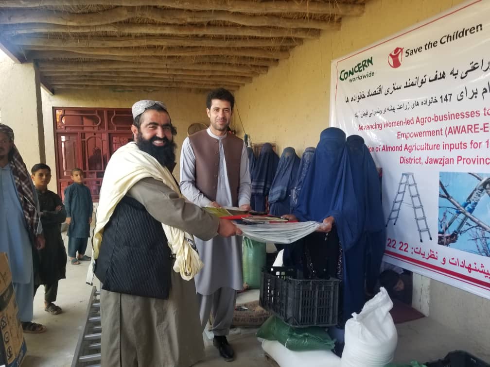برای ۱۰۵ تن زراعت پیشه در جوزجان وسایل زراعتی و باغداری توزیع گردید