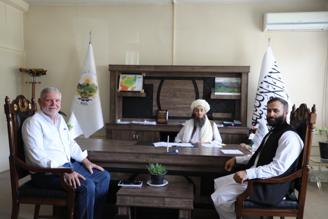 دکرنې او مالدارۍ مرستيال په افغانستان کې د MDC مؤسسې مسوول سره وکتل